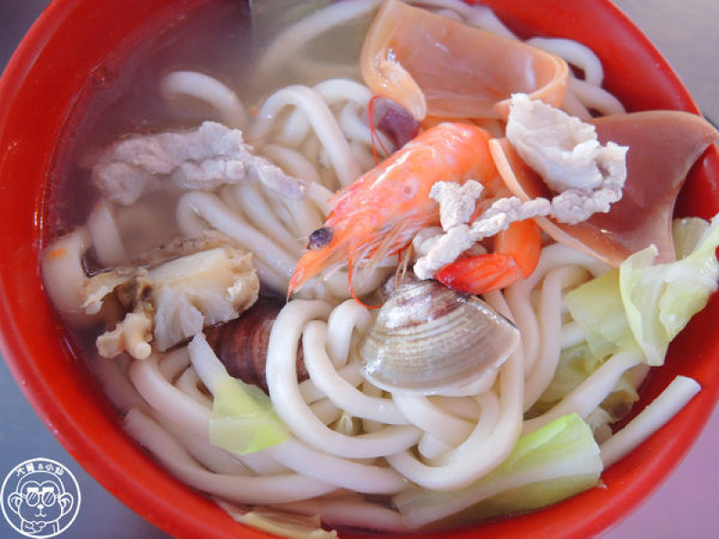 呷飽祙【台北萬華･市場海鮮拉麵】跟著天王蕭敬騰吃美食        
      