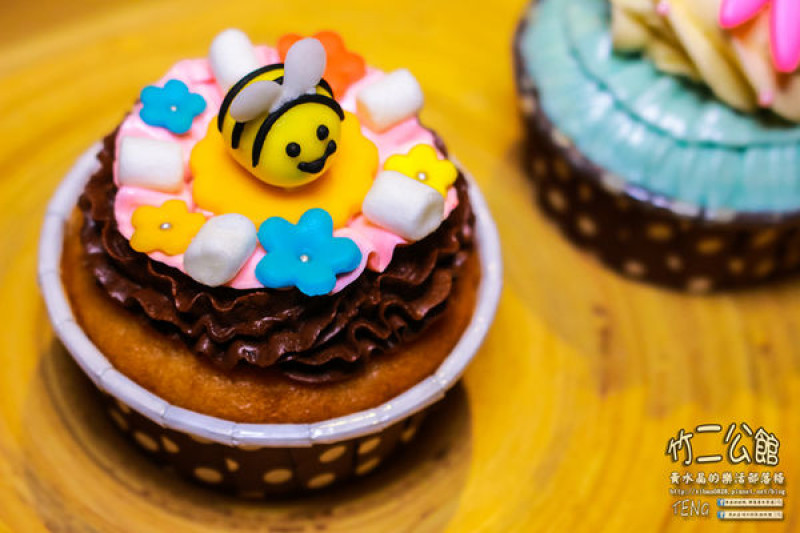 竹二公館 | 台南市/中西區《台南超夢幻杯子蛋糕店推薦；昔日60年鈕扣工廠老屋變身巷弄裡的超可愛造型杯子蛋糕店，尖叫吧!少女們!小心慎入!》