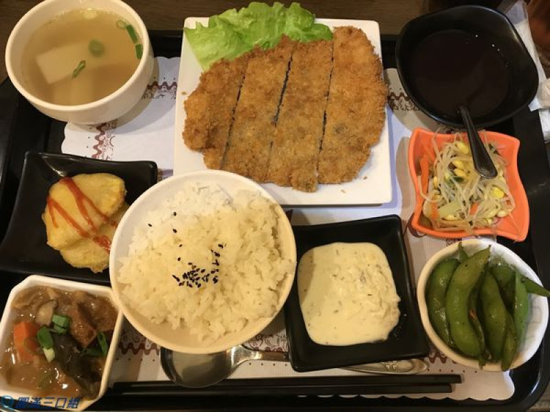【食記】嘉義東區_青山珈琲館@種類眾多的創意料理 今天要選哪一道呢