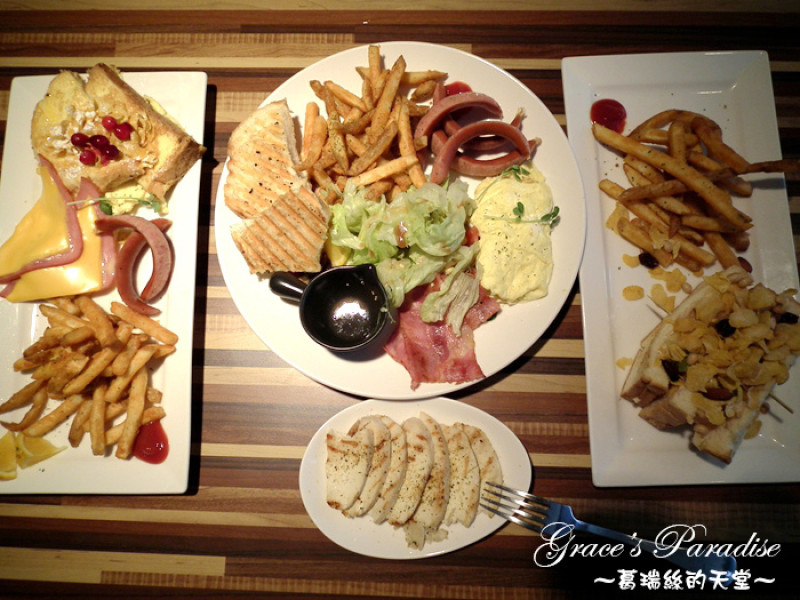 【桃園早午餐】板橋爆紅的超人氣早午餐拓展到中壢啦！豐滿總匯三明治(中壢環北店)--免服務費，CP值高，中壢SOGO旁大份量平價美食，難怪那麼多人排隊！