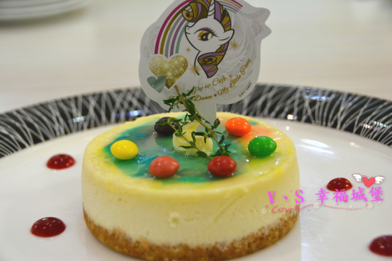 【新北美食】 板橋 跳舞香水親子餐廳 X 彩虹小馬 快閃主題餐廳 ~ 快來跟紫悅、柔柔....等可愛小馬當好朋友，讓你跟小孩一起變身宇宙公主