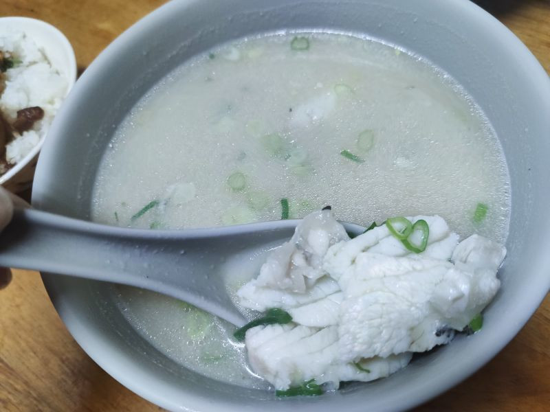 黑記鮮魚湯-台南東區/魚肉Ｑ彈湯鮮甜烤物要耐心等候 - 潔絲蜜愛生活