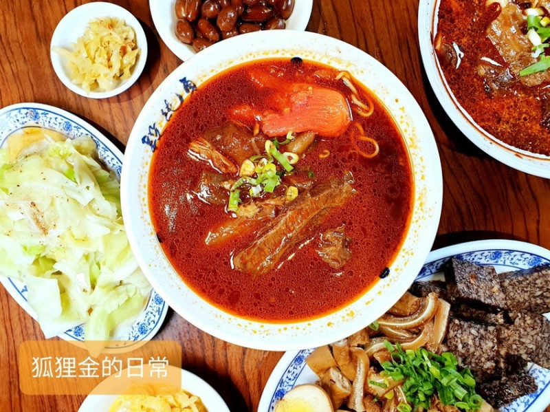 台中美食 │ 段純貞牛肉麵 台中公益店 不吃牛也有超多選擇的精品牛肉麵 乾拌、麻辣、紅燒多種口味吃法