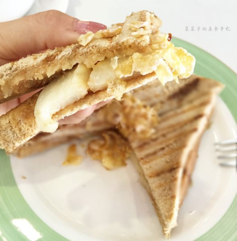 [新北中和]享吃早午餐|蟹肉鮪魚帕尼尼、雙拼麻糬帕尼尼、台式香腸飯|捷運南勢角站