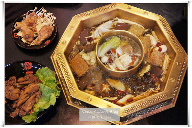 ▌台中北區 食記◆不分四季都要麻辣一下！燒雞公、蘑菇雞各有特色，湯頭甘甜順口，讓人欲罷不能的滋味＜帝珍燒雞四川麻辣鍋＞靠近曉明女中