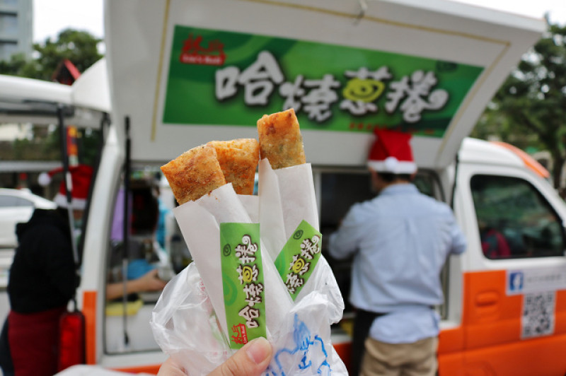 【宜蘭美食】礁溪 林氏哈燒蔥捲-礁溪溫泉公園旁人氣排隊小吃．食尚玩家推薦酥炸三星蔥捲