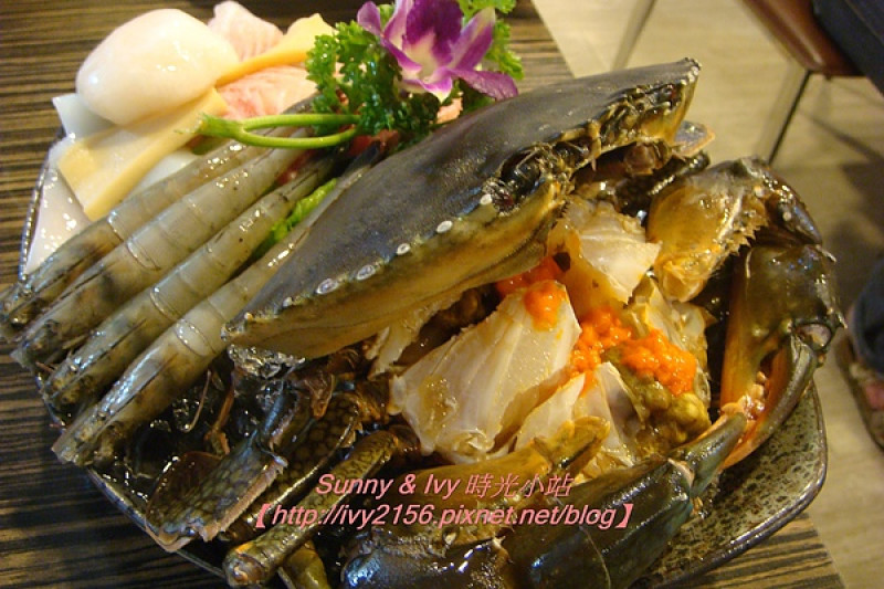 【食記】十二籃粥火鍋香辣蟹瓦罐煲粥。就是要新鮮才敢上桌！