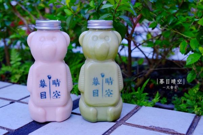 [板橋美食] 台北販賣機就在板橋環球！台南有小鮮肉，台北有小熊阿XD 暮目晴空/板橋販賣機/台北販賣機/板橋環球販賣機/板橋車站美食街/小熊飲料販賣機