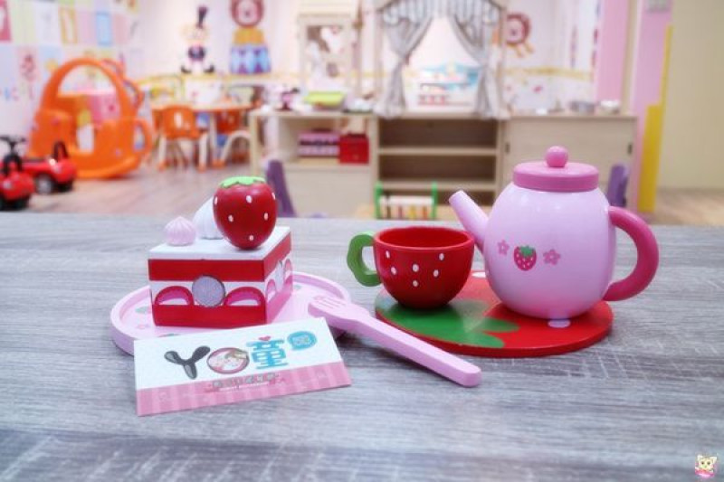 親子餐廳》 YO童親子餐廳  B1適合0~6歲的親子遊樂區/1F適合各年齡層的文青咖啡區 