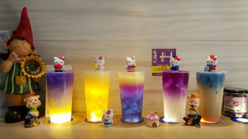 台灣雷夢-忠孝復興店,台北東區手搖飲料推薦,會變色的夢幻星空漸層飲料,使用屏東無毒檸檬製作讓人喝的健康美麗又開心