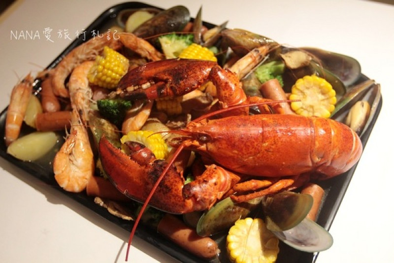 Fidèle妃黛美式海鮮餐廳。冬季限定獨創薑母醬汁手抓Seafood，超狂超霸氣的波士頓龍蝦。        
      