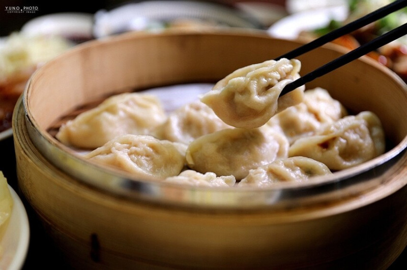 只有在地人才知道的美味蒸餃！滷味加秘製辣椒神好吃｜蒸餃子(台中南屯美食)　