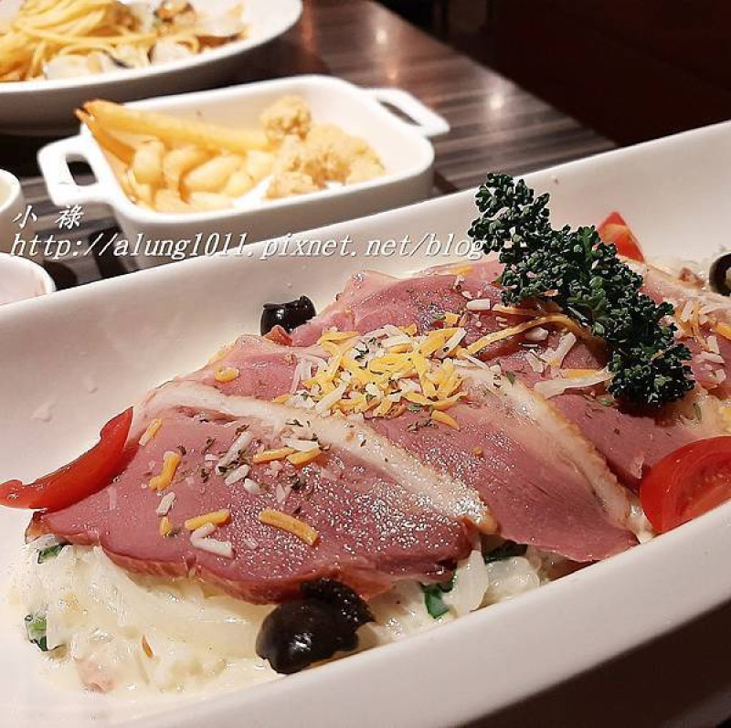 高雄三多商圈 / 洋城‧三多店 / 振興三倍券雙人超值套餐 / 菠菜鴨胸燉飯 / 蘇美島蛤蠣義大利麵