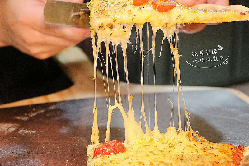 【羽諾食記】『得披薩』❤士林夜市&捷運捷運劍潭站 窯烤披薩冰品推薦❤用平價的價格享受平凡幸福