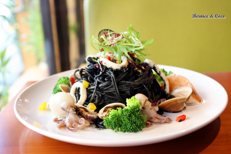 藍柚小廚擁有美國五星金鑽和法國藍帶藝術學院獎章的平價義式料理(永和美食)