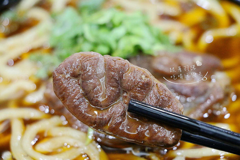 【羽諾食記】『藍玲四川牛肉麵』❤隱身於通化街的眷村美味❤信義安和牛肉麵/雞湯麵/哨子麵