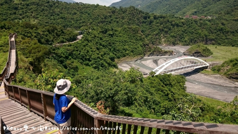 ★高雄茂林★登【小長城步道】眺望龍頭山與百步蛇頭山。