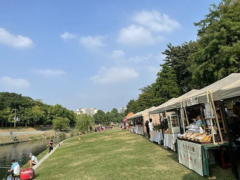 『台中』興大康橋水岸公園文創市集-小石市集