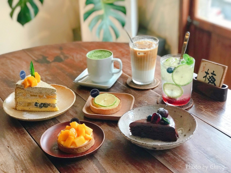 【台中‧美食】Overture 序曲太原店-北屯老宅建築咖啡有兩隻超可愛貴賓店狗