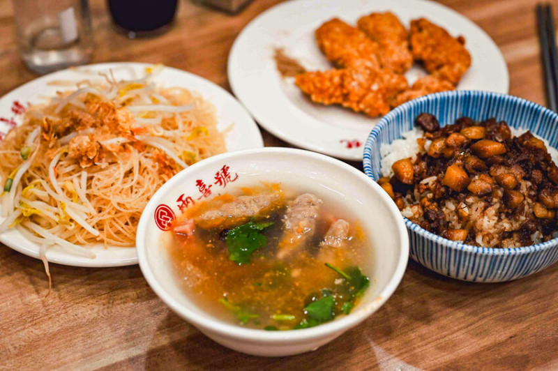 台北市萬華區兩喜號魷魚焿｜賣了一百年的老字號魷魚焿！傳承四代屹立不搖百年老店