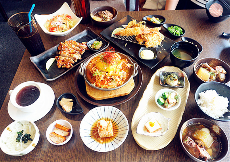 遇見和食公益店。商業午餐248元起，自助區多達10道小菜、洋蔥絲、白飯、湯品、冰淇淋吃到飽，超豐盛的和食套餐，平價享美味又超飽足啊!