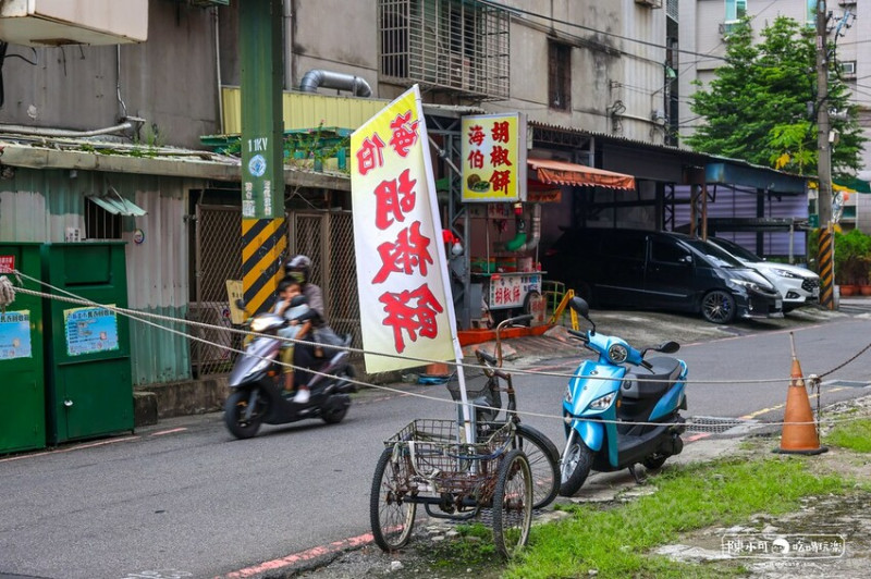 在地人推薦第一名是這間，藏在巷子裡超過30年老店！剛出爐超酥脆的手工胡椒餅