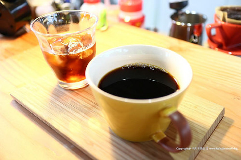 【宜蘭咖啡】鳴草咖啡｜頭城烏石港邊的手沖咖啡下午茶與黑潮書店