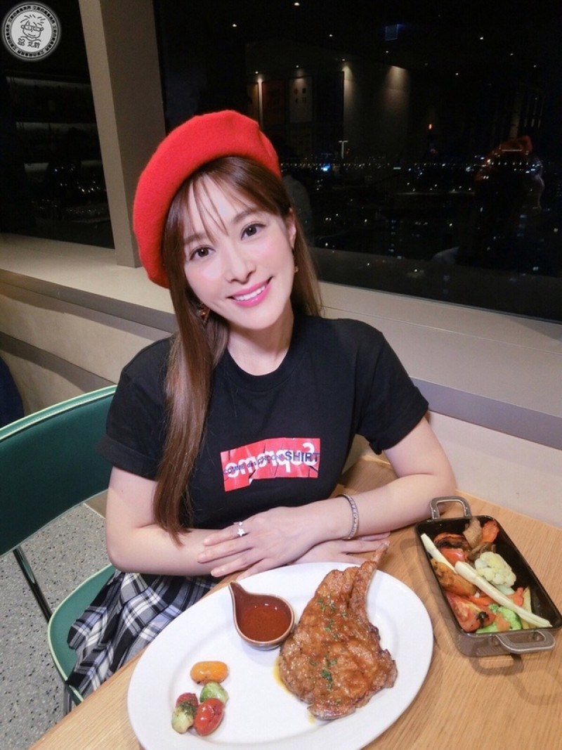 [牛排．約會．夜景]龍眼木燒烤美國頂級菲力牛排原味呈現．爽吃韓式風味燒烤雲林帶骨豬排．高空夜景非常適合約會及聚餐．Que原木燒烤餐廳ｘ台北松山意舍酒店