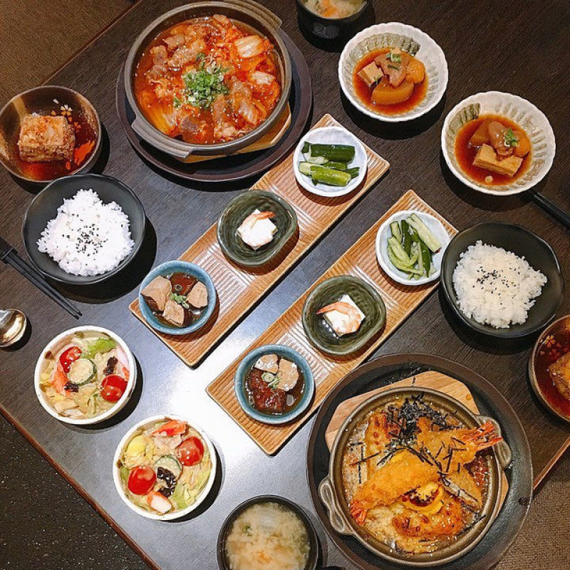 【台中西區 - 遇見和食公益店】公益路美食推薦║誠意滿滿的日式定食！主餐+副餐共8道料理！不收服務費還可以免費續飯續湯喔！