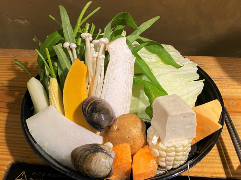 【新竹 火鍋】鍋牛鍋物，擁有美味湯底的火鍋註定就是美食圈的一環