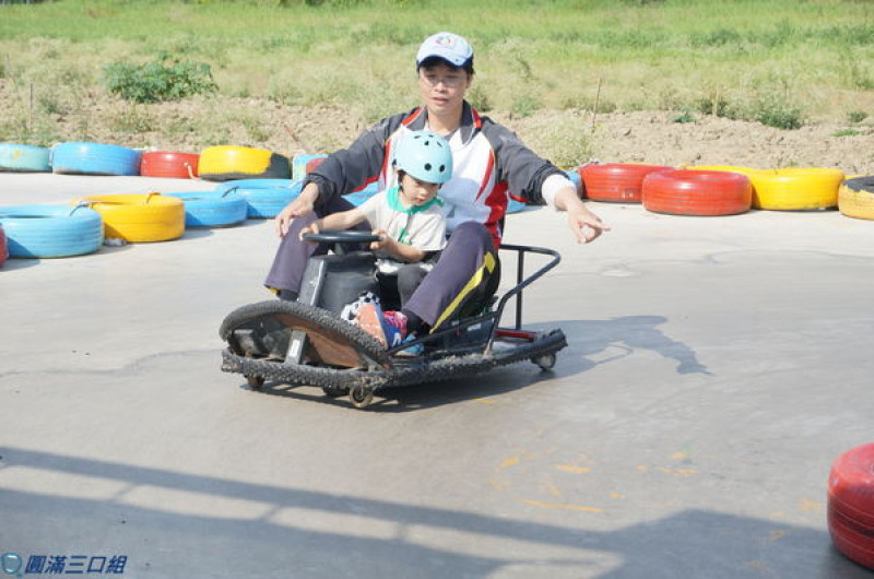 【遊記】屏東恆春_童趣親子歡樂園區@超跑 飄移車 挖土機 搖搖船的四合一 一次全部玩到底