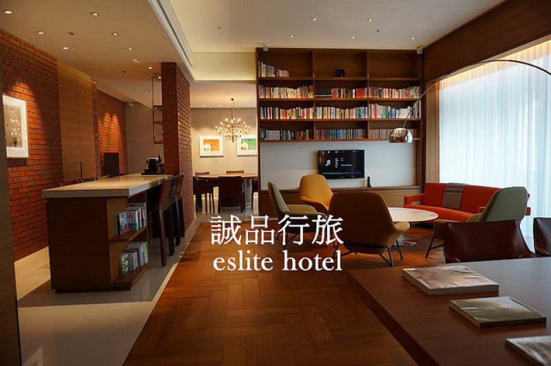 【市府站】誠品行旅--住宿篇，文青風格、低調沉穩、重視細節的房間，床舖比一般的都大。