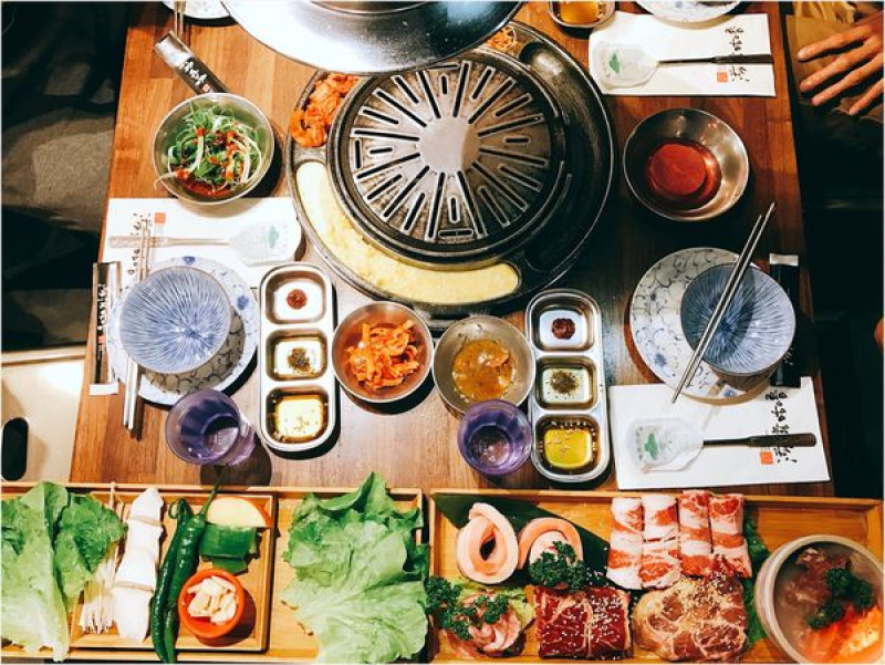 [台北公館]滋滋咕嚕쩝쩝꿀꺽韓式烤肉專門店|藝人納豆開的韓式料理燒烤、護心肉專門店|護心豬及極黑牛組合、特製海鮮煎餅、火山起司煉乳年糕、蔬菜燒烤綜合拼盤