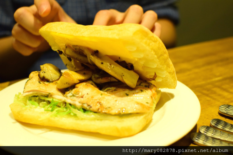 台大 x The Sandrich house｜三明治裡也有酥脆又軟嫩的脆皮豬肉！