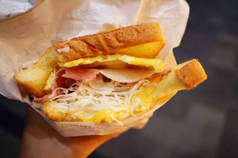 【台北】信義 Isaac toast & coffee 來自韓國的超人氣早餐‧鐵板奶油三明治！(ATT 4 FUN 4樓)