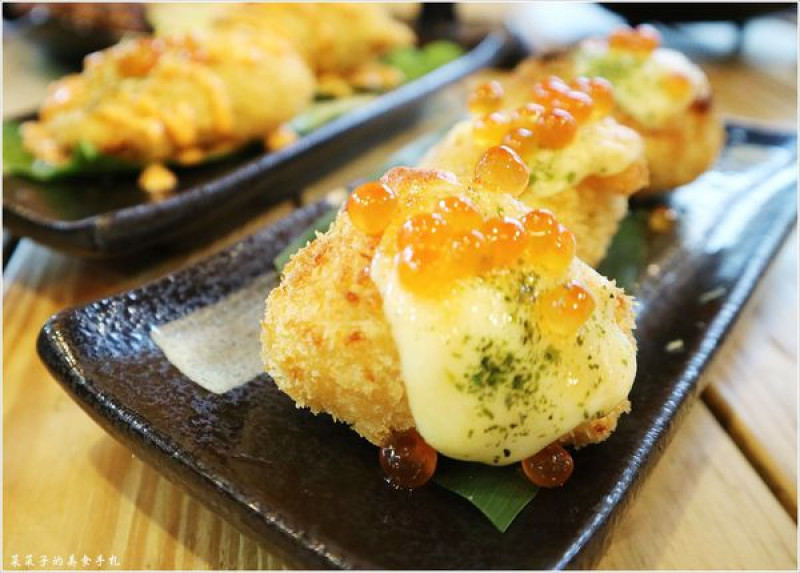 [新北三重]漁男和食漁夫料理(現:漁男酒樂天居酒屋)|超澎湃漁男海鮮丼、大蝦天丼、唐揚北海道干貝、蘿曼愛上酥蠔哥、串燒、手卷|正港人情味的日式料理(捷運三和國中站)