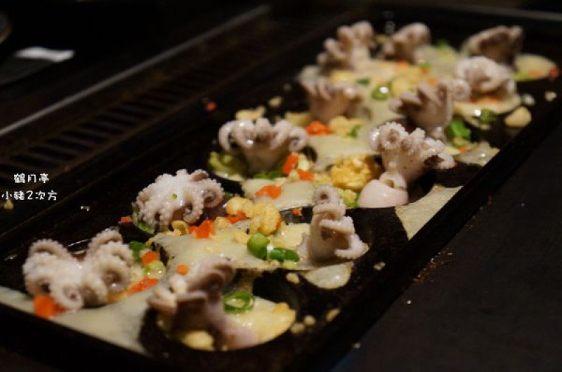 再訪『鶴月亭もんじゃ焼き』什麼？擁有一整隻章魚的章魚燒！親手做丸子 好吃又好玩 ꈍ .̮ ꈍ