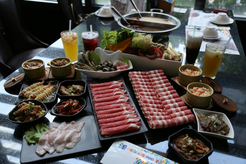 大直美食|金極鮮火鍋/精緻火鍋吃到飽、附設獨立包廂、專屬停車場、無障礙空間等