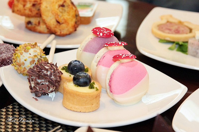 【台南東區】周末療癒限定！午后的繽紛下午茶之約，奢華甜點放題供應：【繽紛吧】週末甜品自助餐