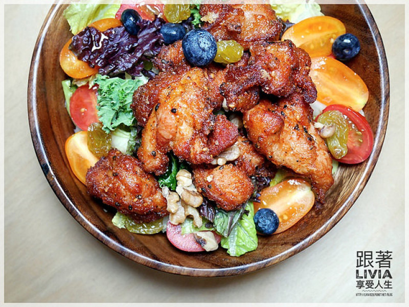 美食。餐廳│台北市松山區 松果院子 Restaurant Pinecone 氣氛好食物好一切都很好 約會/聚會餐廳推薦 民生社區/早午餐/下午茶 ❤跟著Livia享受人生❤