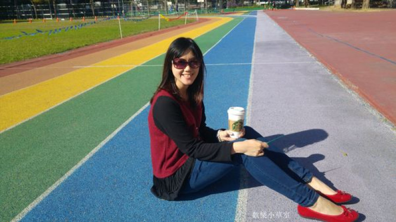 【台中景點】超夯彩虹跑道就在惠文國小@台中南屯