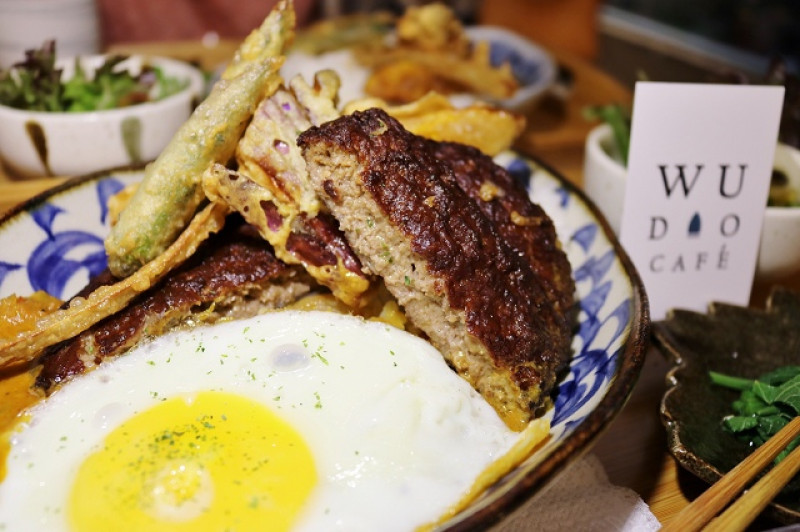 【台南美食】熨斗目花珈琲 珈哩 cafe WUDAO-新美街早午餐．咖哩推薦