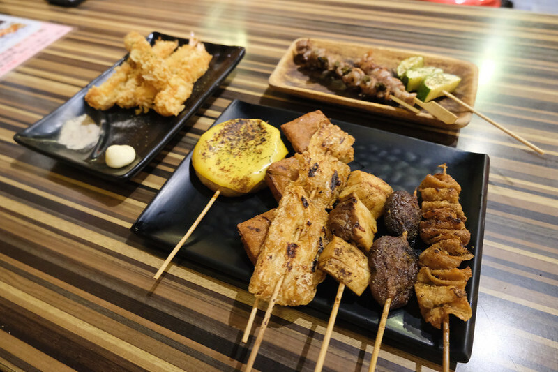 台北中山區串燒｜燒鳥串道吉林店，平價又飽足，免費柴魚拌飯＋茶泡飯吃到飽！