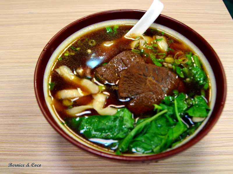 口品刀削牛肉麵/好吃的牛肉刀削麵/新店美食(捷運小碧潭站)