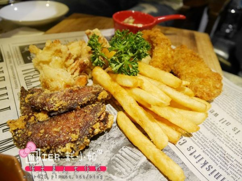 【食記】台北東區 AZAR Cafe 輕食 咖啡 澎派美食 海鮮任你吃 工業風+復古英式風 忠孝復興捷運站    