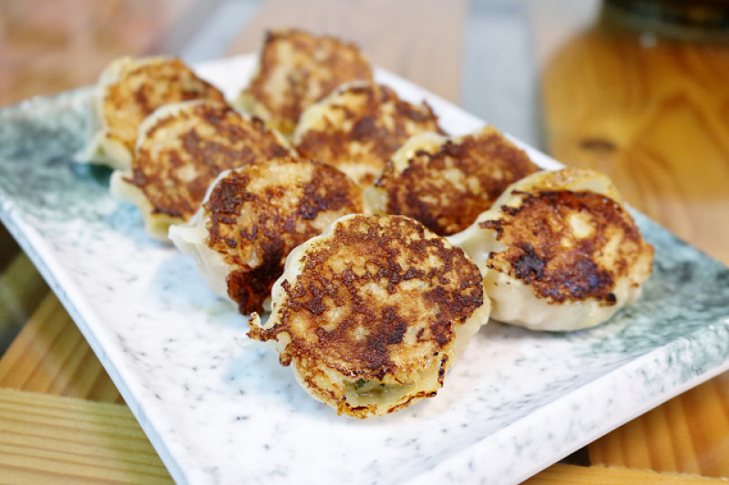 【台南美食】很餃舍麵食館-東區水餃．煎餃．榨菜肉絲麵 推薦