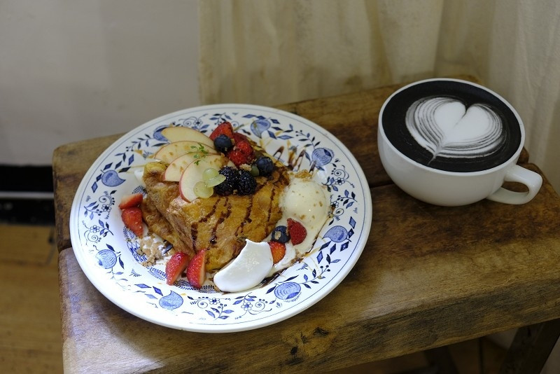 【新北｜板橋站】Merci créme＿獨棟的老宅復古咖啡廳＿隱密的巷弄內吸睛甜點