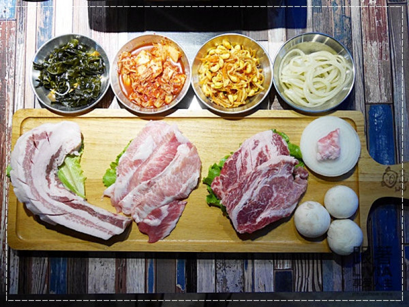 美食。餐廳│ 台北大安區 國父紀念館捷運站  咚咚家dondonga韓式豬肉專賣 돈돈가 東區韓式烤肉/國父紀念館餐廳推薦/東區韓式餐廳推薦 ❤跟著Livia享受人生❤