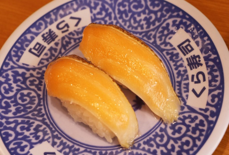 高雄 左營。藏壽司くら寿司 Kura Sushi-漢神巨蛋店，5盤壽司就可玩一次扭蛋 新奇好玩又好吃