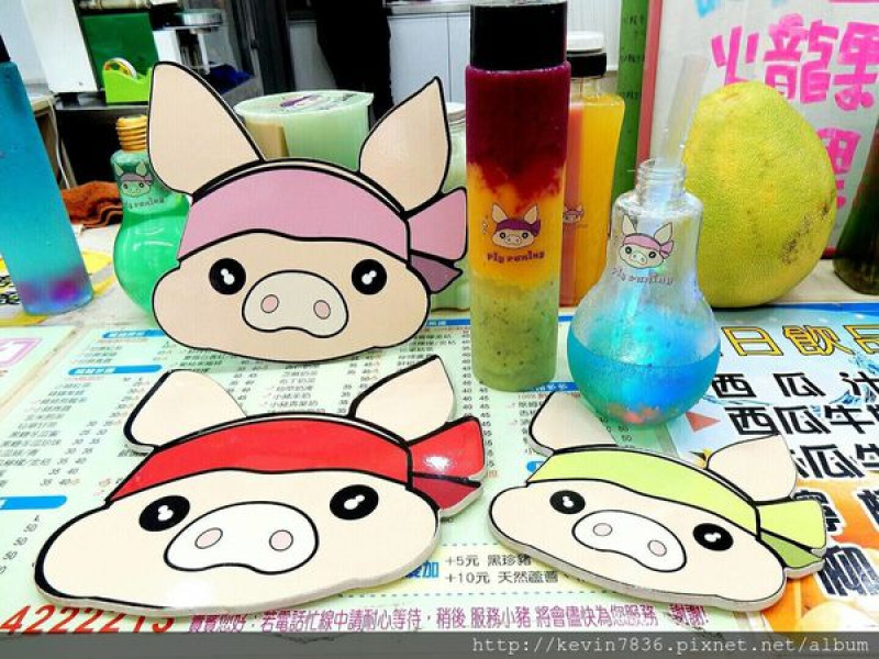 豬在跑創意茶飲有可愛小熊瓶/新鮮口感爆爆蛋/會發光的燈泡瓶,造型獨特可愛的瓶子及新鮮好喝的飲品,讓梅子一到中壢就想到豬在跑創意茶飲喔!